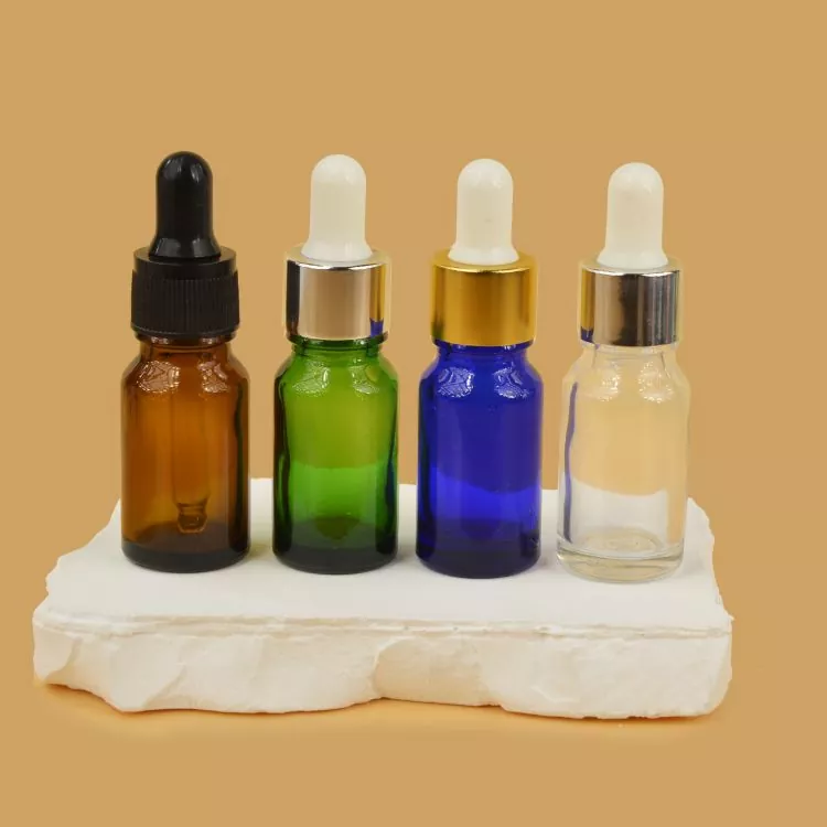 ¿Cuáles son algunos de los elementos esenciales que necesita cuando trabaja con aceites esenciales?